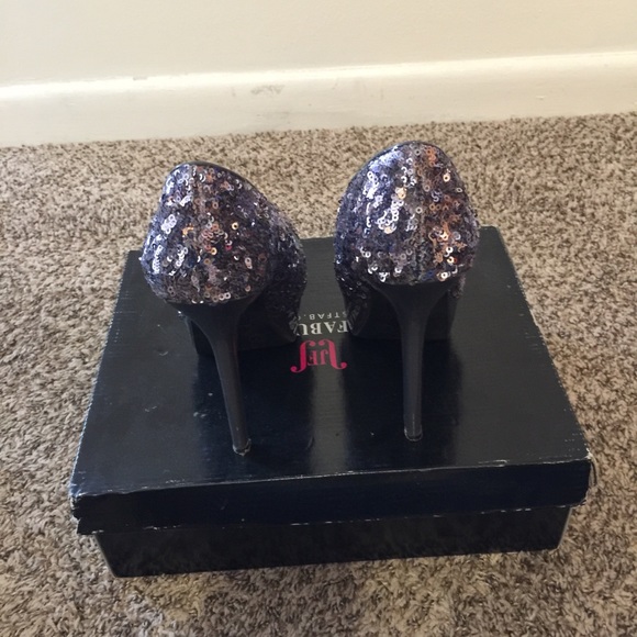 Heels - Picture 3 of 3